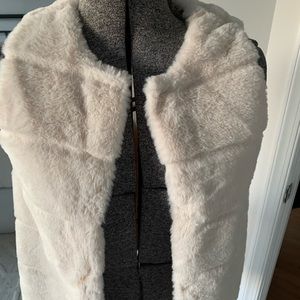 ZARA Faux fur cream vest, Kids size -11-12 or Adult SMALL